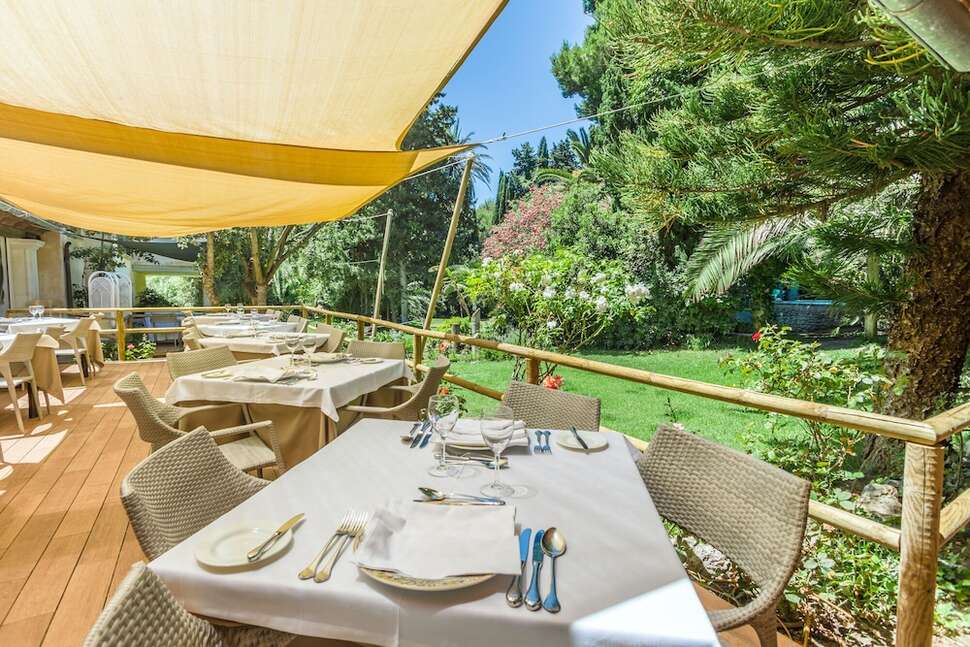Een foto van het terras bij Hotel Lago Garden Suites & Spa