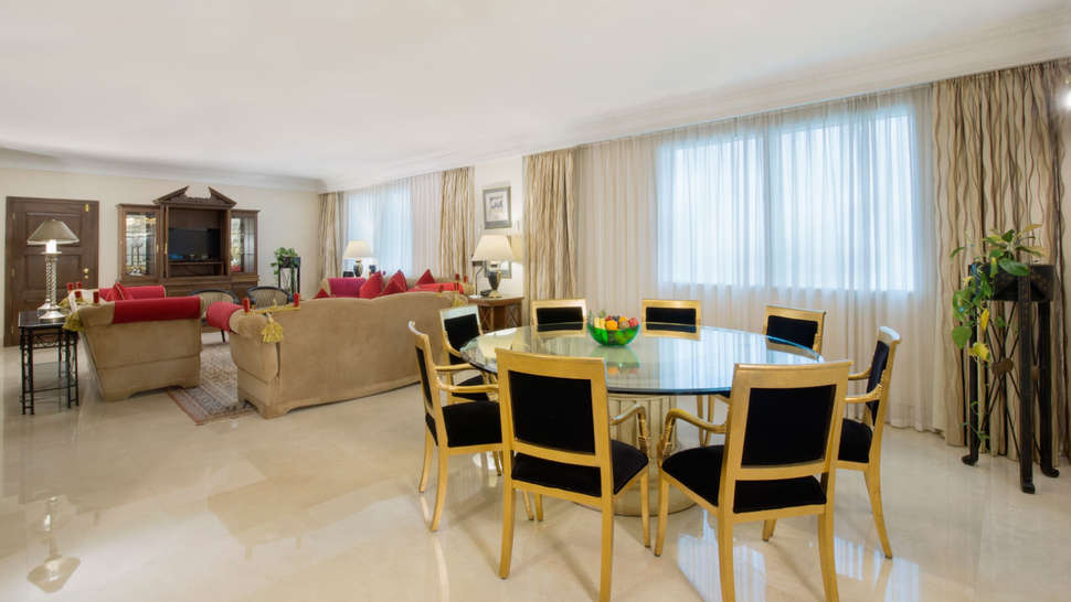 Een foto van het interieur van Grand Excelsior Deira