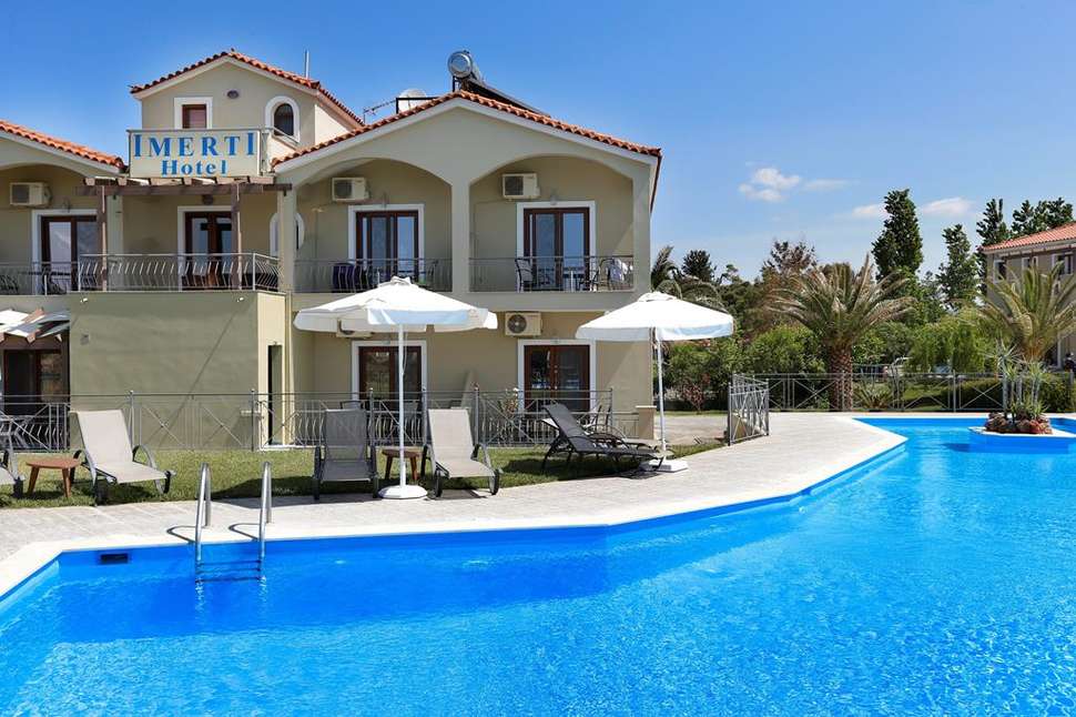 Een foto van het zwembad bij Imerti Resort Hotel
