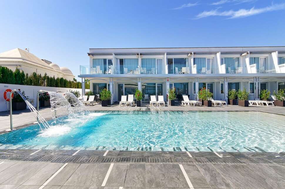 Ein Foto vom Pool im Ura Lara Adults Only