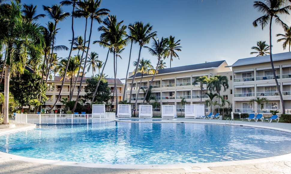 Een foto van het zwembad bij Vista Sol Punta Cana