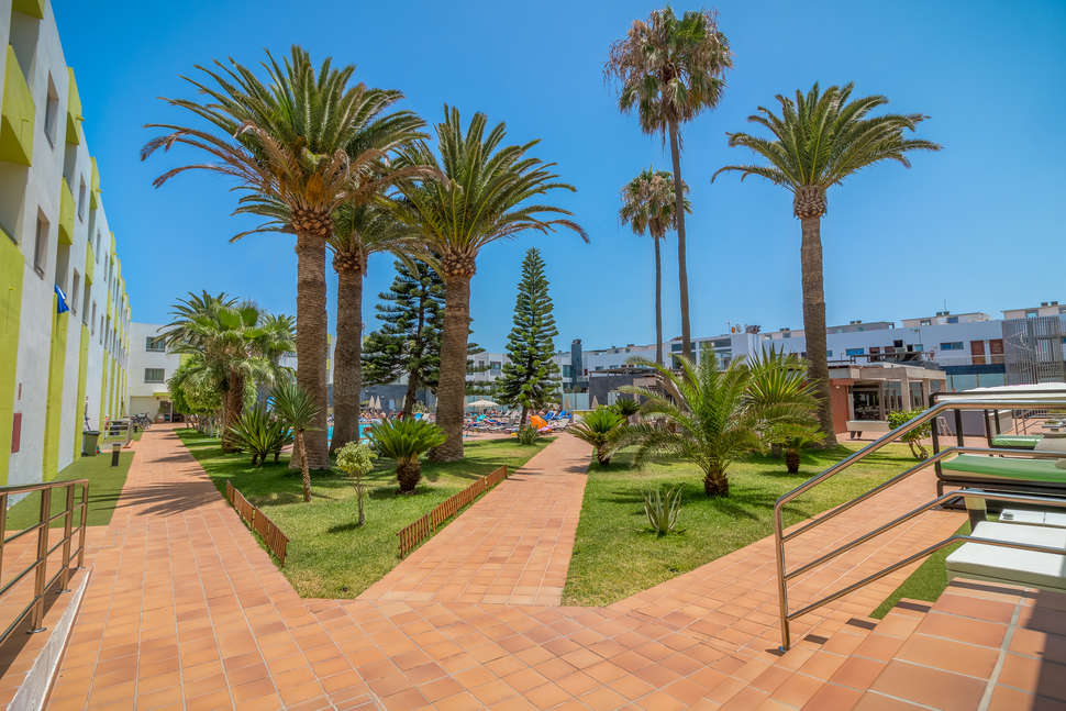 Een foto van het terras bij Hotel Livvo Corralejo Beach