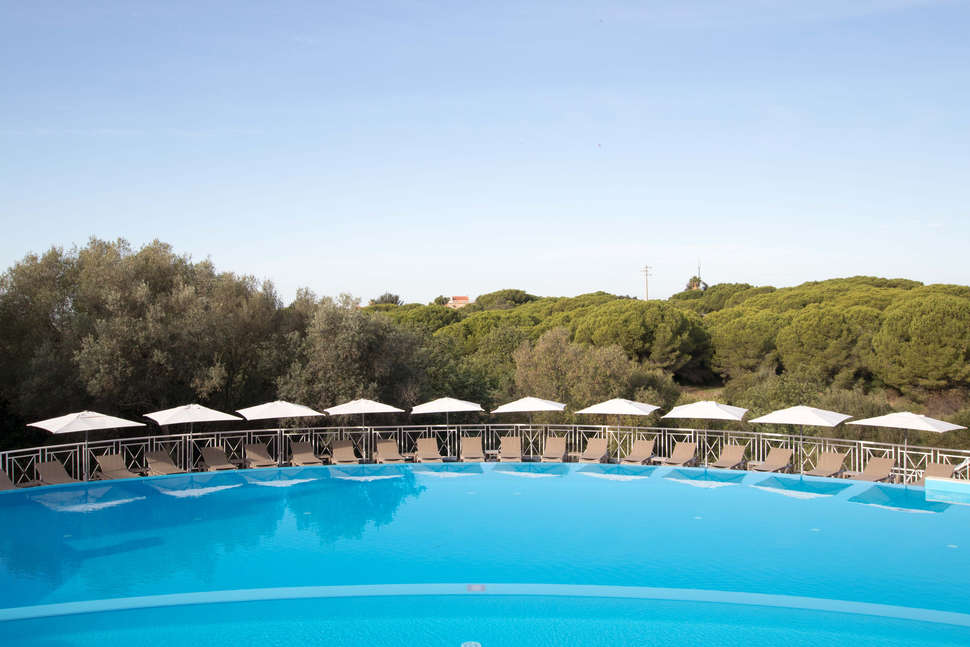 Een foto van het zwembad bij Longevity Cegonha Country Club