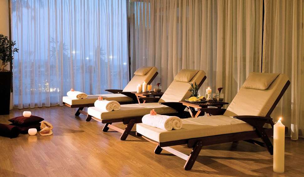 Een foto van de faciliteiten bij Constantinou Bros Athena Royal Beach Hotel
