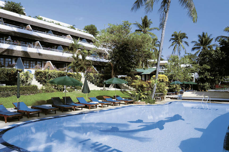 Een foto van het zwembad bij Best Western Phuket Ocean Resort