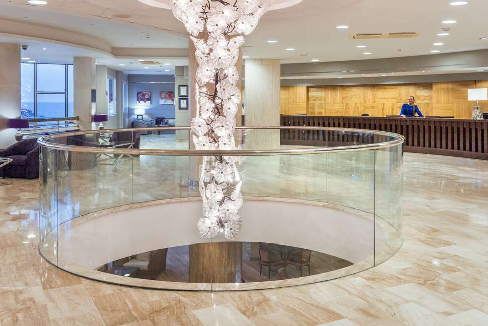 Een foto van het interieur van Hotel Cala Font