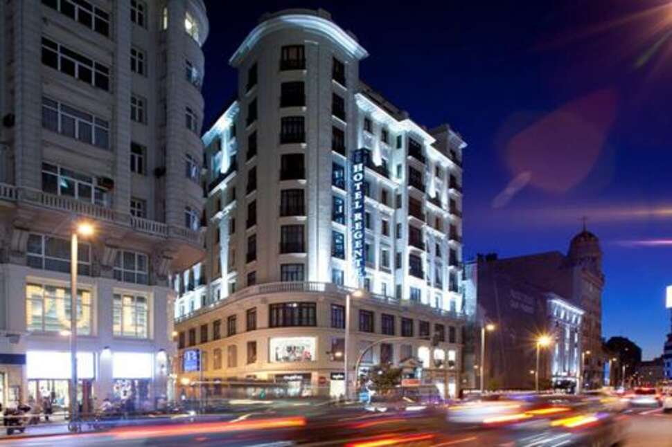 Een foto van de buitenkant van Hotel Regente Madrid