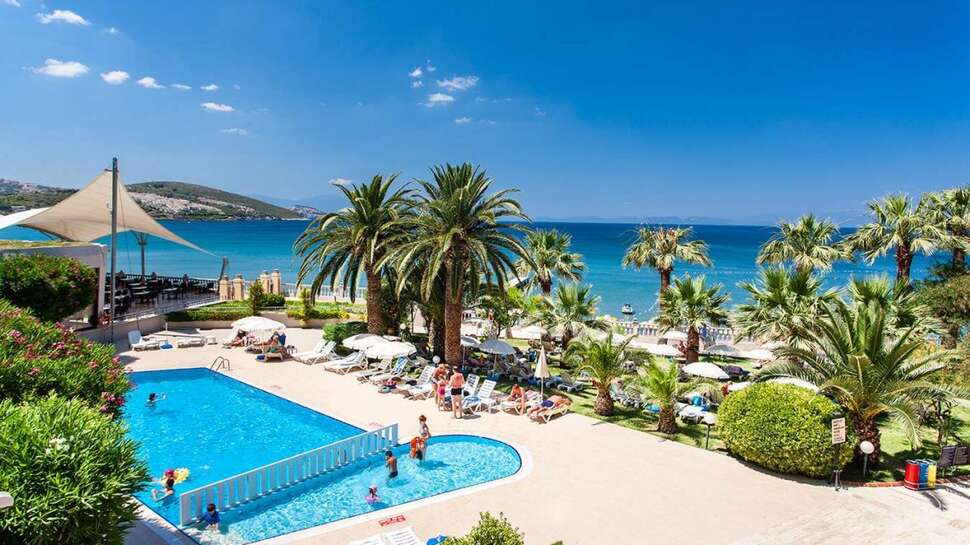 Een foto van het zwembad bij Tusan Beach Resort