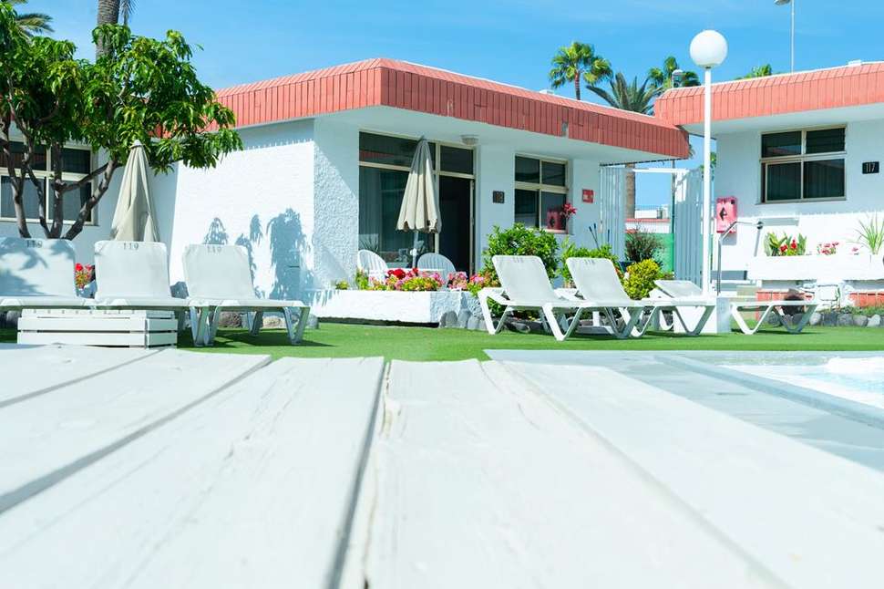 Een foto van het terras bij Bungalows Dona Rosa