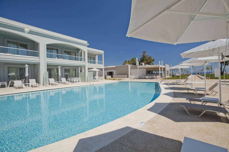 Een foto van het zwembad bij TUI Blue Lagoon Princess