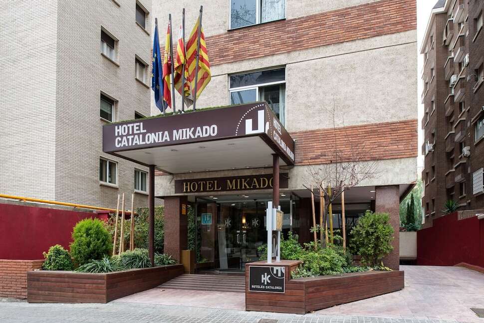 Een foto van de buitenkant van Catalonia Mikado