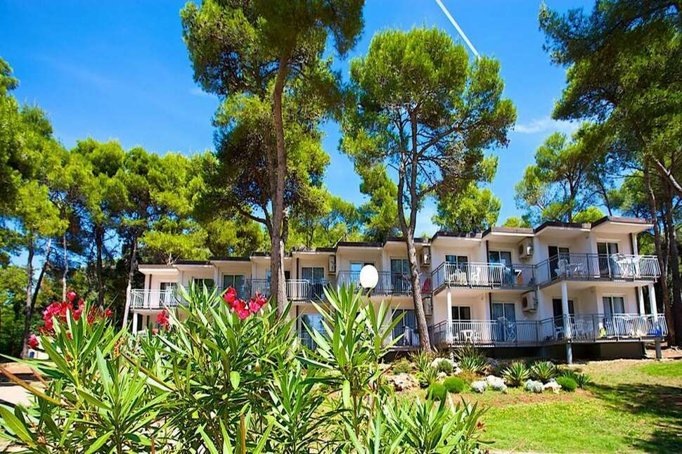 Een foto van de buitenkant van Verudela Beach & Villa Resort