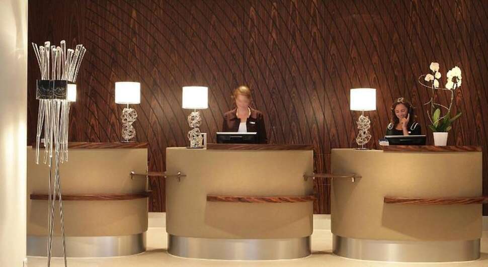 Een foto van het interieur van AC Hotel Ambassadeur Antibes-Juan Les Pins