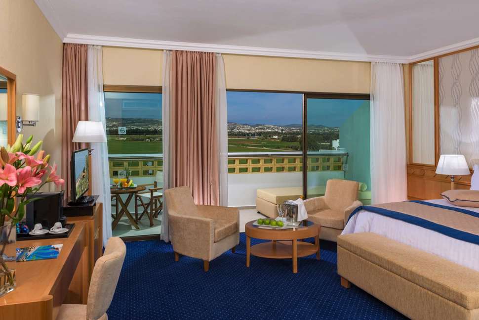 Een foto van Constantinou Bros Athena Royal Beach Hotel