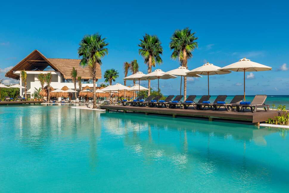 Een foto van het zwembad bij Ocean Riviera Paradise