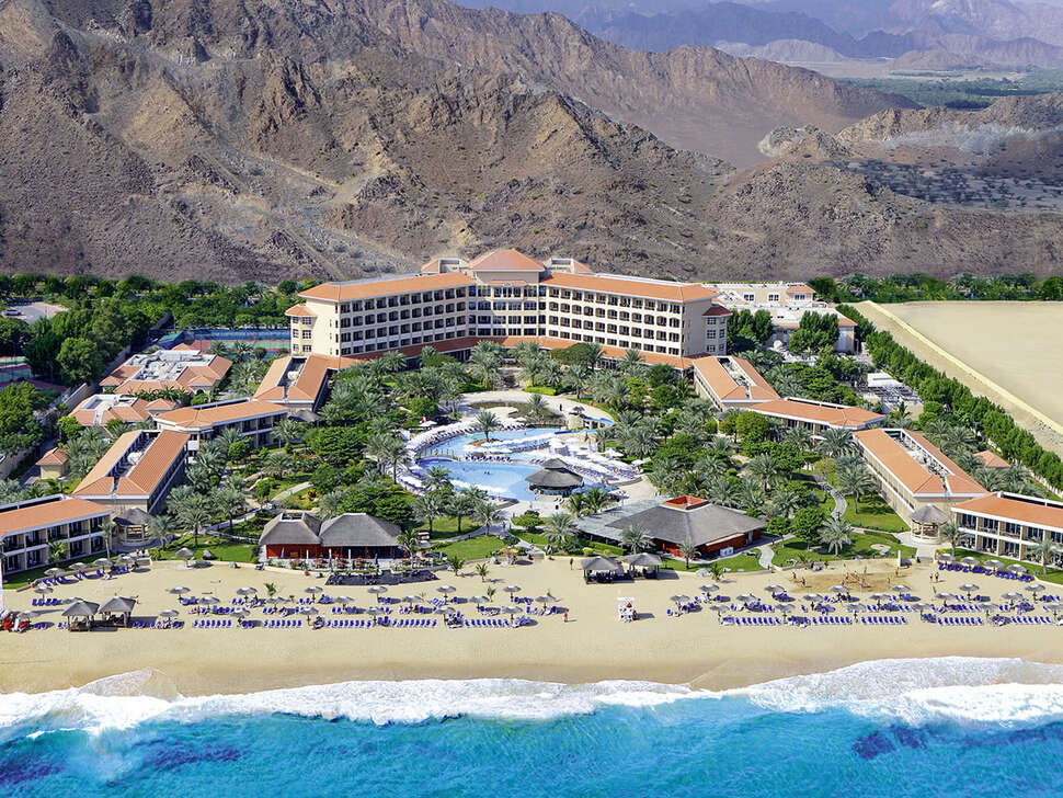 Een foto van een overzicht van Fujairah Rotana Resort & Spa