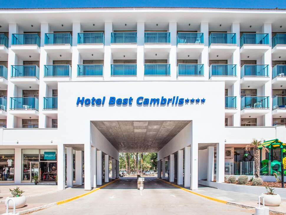 Een foto van de buitenkant van Hotel Best Cambrils