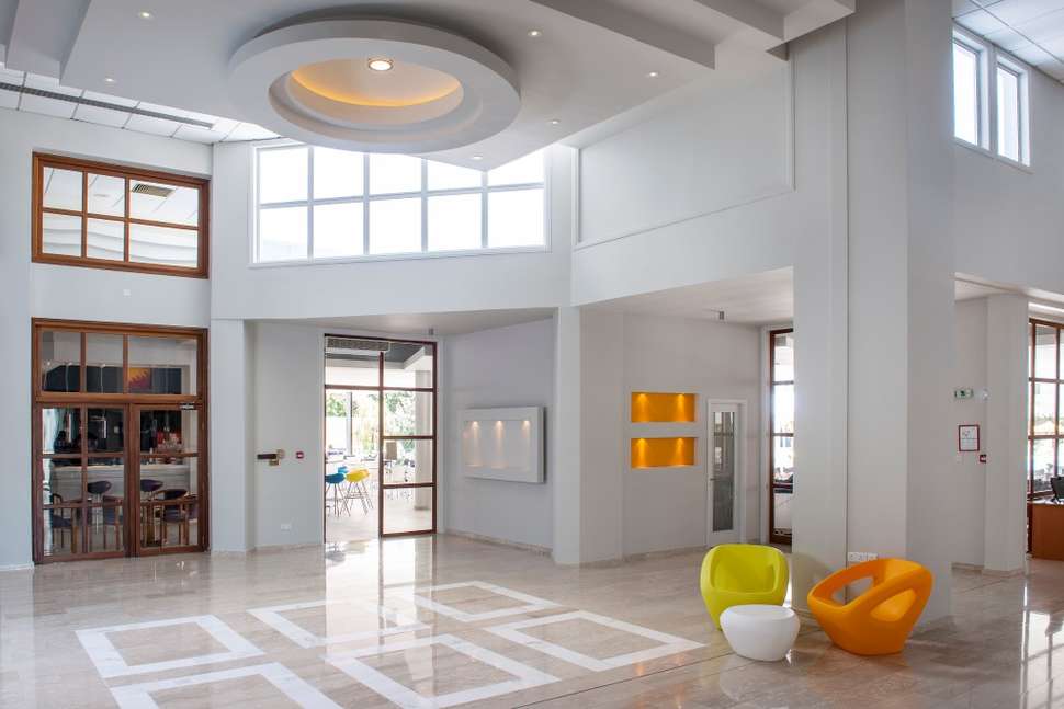 Een foto van het interieur van Mayfair Hotel