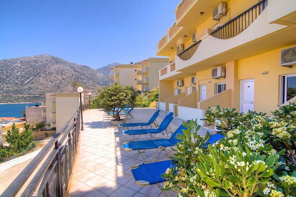 Ein Foto von der Terrasse im Aparthotel Athina