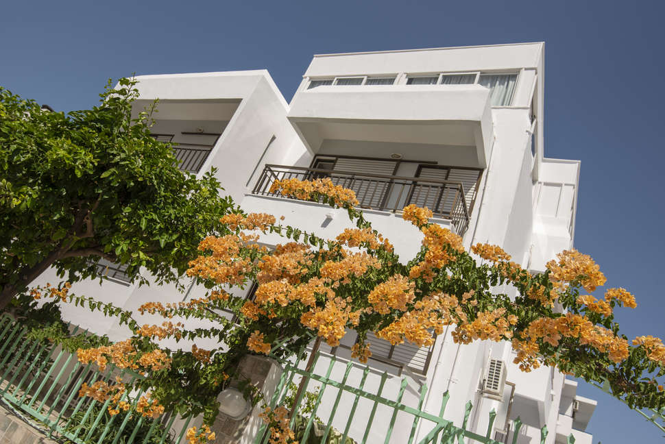 Een foto van de buitenkant van Kardamena Holidays Appartementen