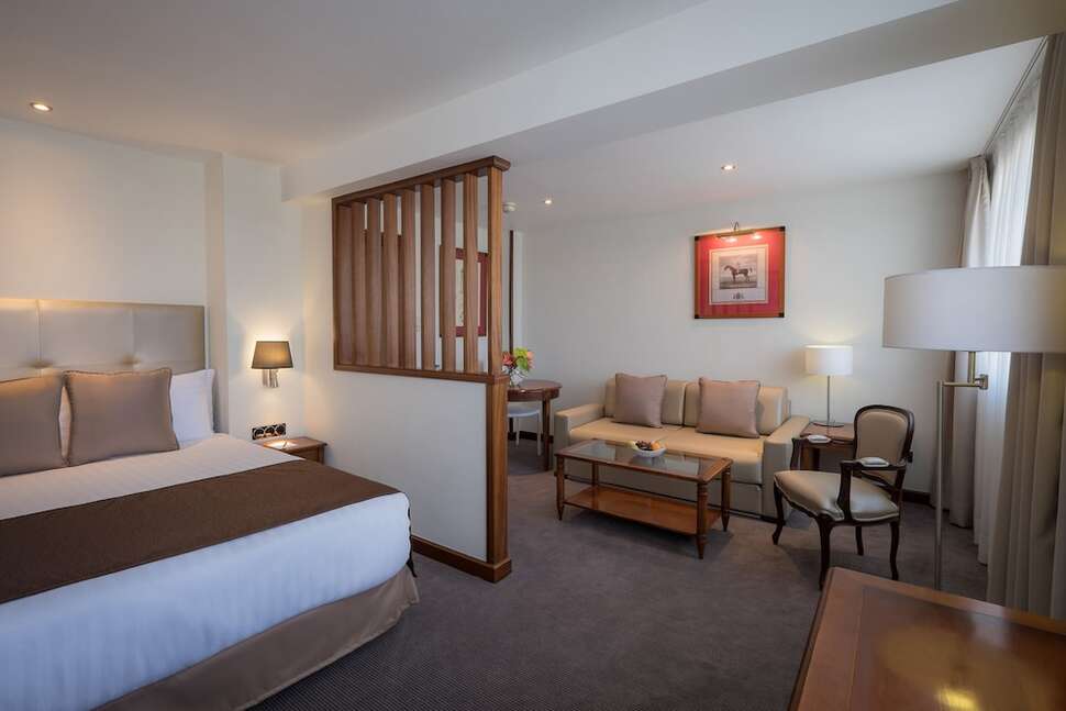 Ein Foto Melia White House Hotel Apartments