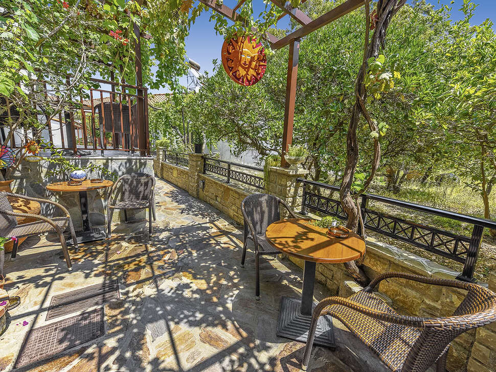Ein Foto von der Terrasse im Hotel Golden Sun