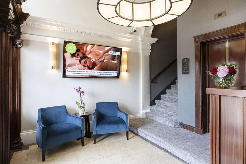 Ein Foto Tower Suites by Blue Orchid Hotels