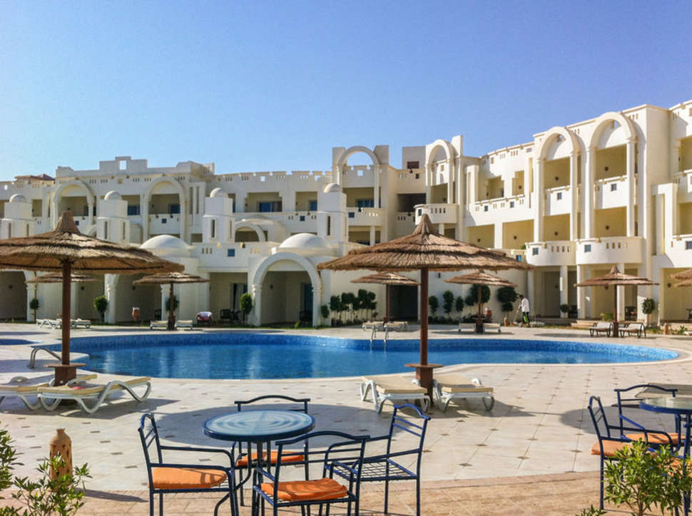 Een foto van het zwembad bij Coral Sun Beach
