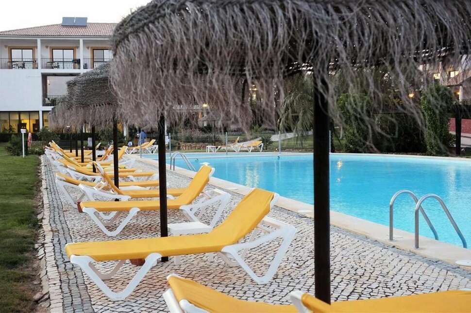 Ein Foto vom Pool im Luzmar Villas
