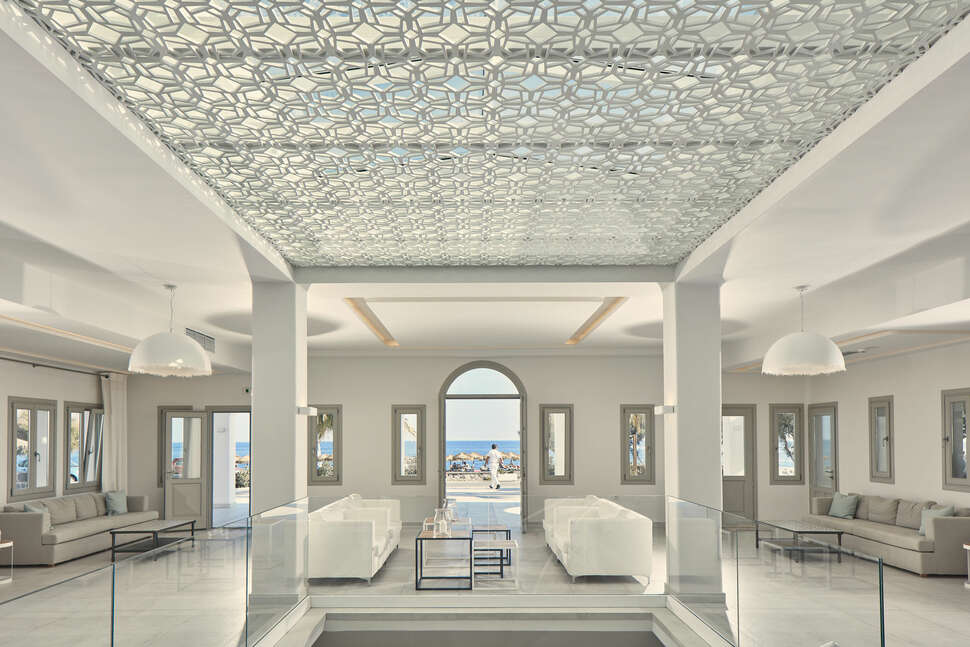 Een foto van het interieur van Aqua Blue Hotel