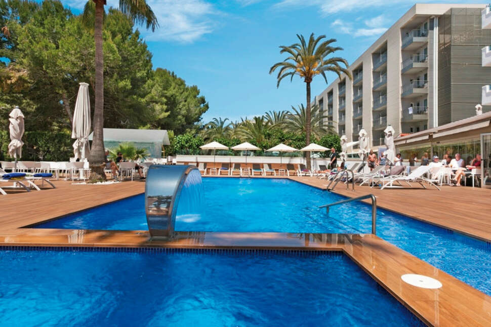 Een foto van het zwembad bij Metropolitan Playa JUKA Aparthotel