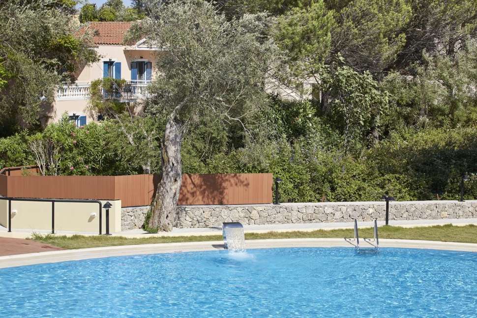 Een foto van het zwembad bij Sentido Apollo Palace