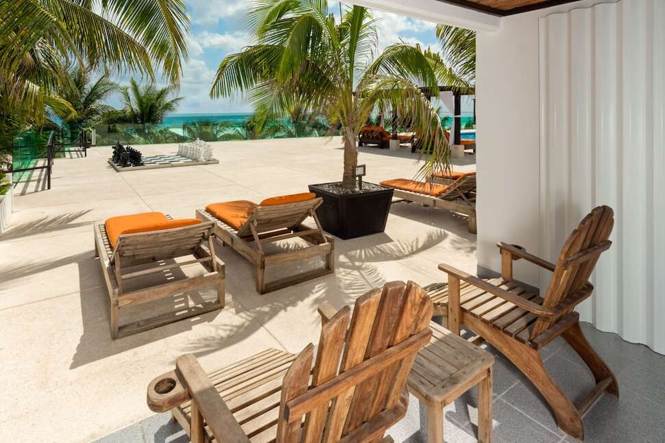 Een foto van het terras bij Flamingo Cancun Resort