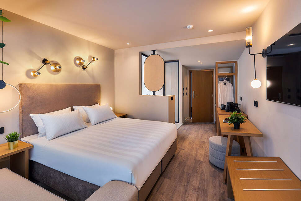 Een foto van Enorme Epavli Urban Living