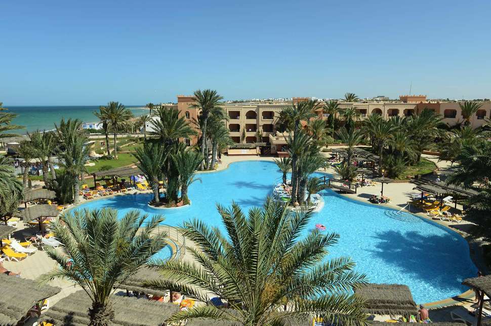 Een foto van het zwembad bij Vincci Safira Palms