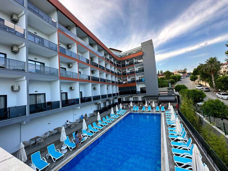 Een foto van het zwembad bij Side Golden Rock Hotel