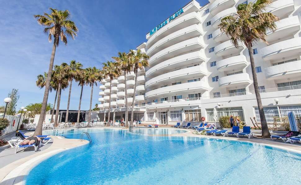 Een foto van het zwembad bij Blue Sea Gran Playa