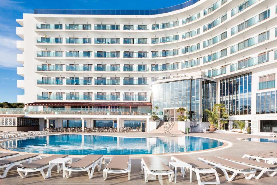 Een foto van het zwembad bij Hotel Best Negresco