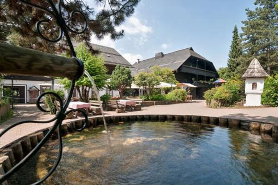 Een foto van de buitenkant van Vakantiepark Naturelhotel Schönleitn