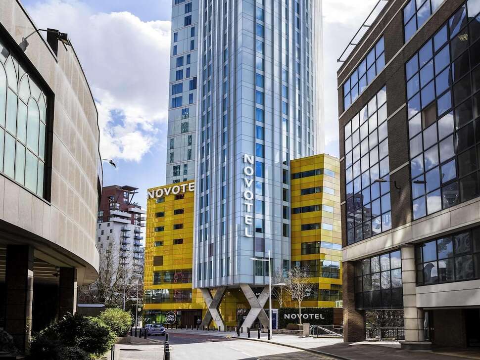 Een foto van de buitenkant van Novotel London Canary Wharf