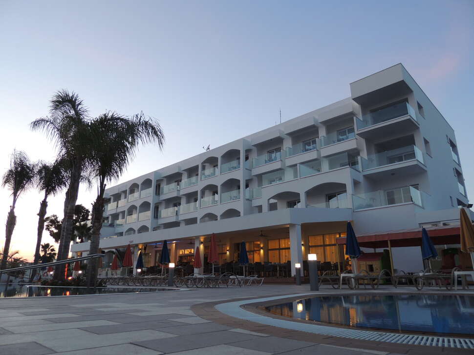 Een foto van de buitenkant van Anesis Hotel