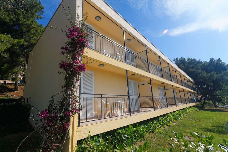 Een foto van de buitenkant van Hotel Val