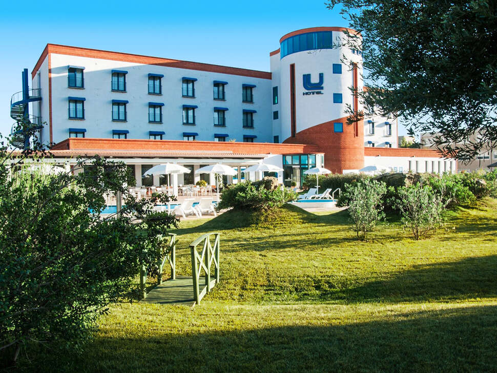 Een foto van de buitenkant van Lu' Hotel Carbonia