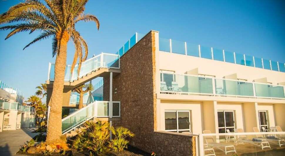 Ein Foto von der Außenansicht des Hotel Boutique Tao Caleta Mar