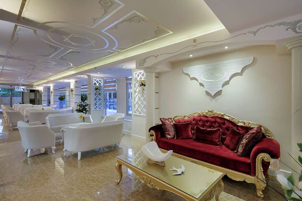 Een foto van het interieur van Alaiye Kleopatra Hotel