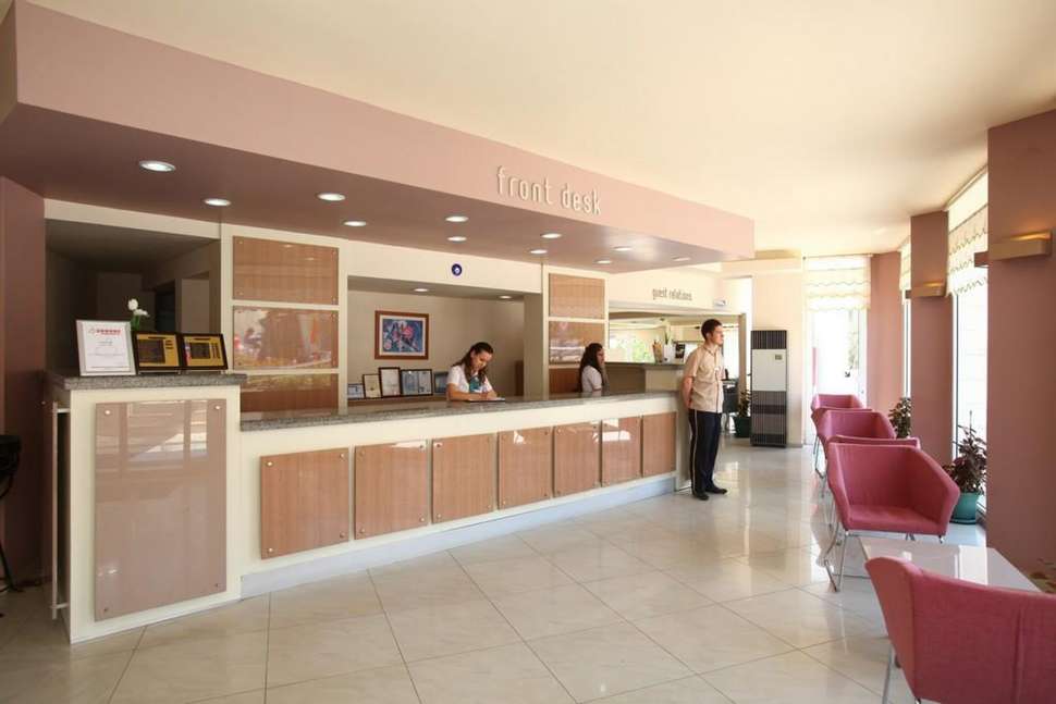 Een foto van het interieur van Parkim Ayaz Hotel