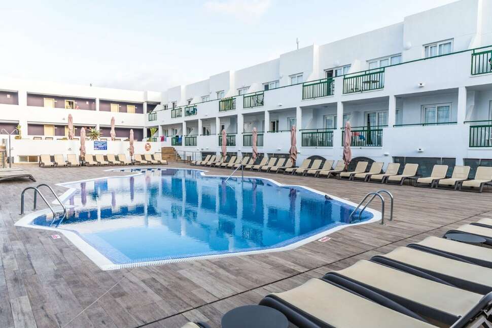 Een foto van het zwembad bij Appartementen Dunas Club