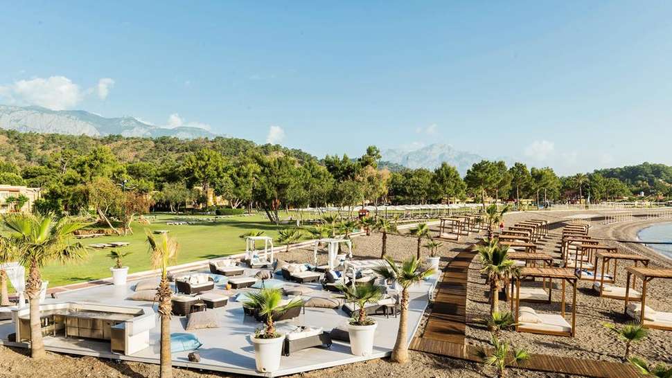 Een foto van het terras bij Robinson Club Camyuva
