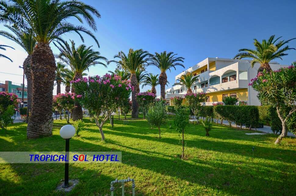 Een foto van de buitenkant van Hotel Tropical Sol