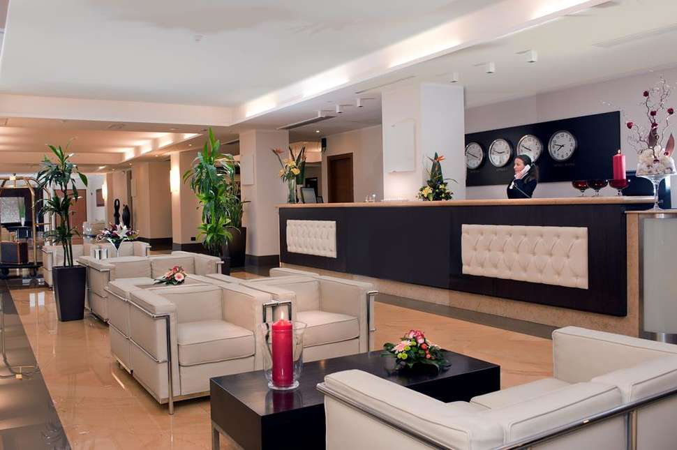 Een foto van het interieur van Cardinal Hotel St. Peter